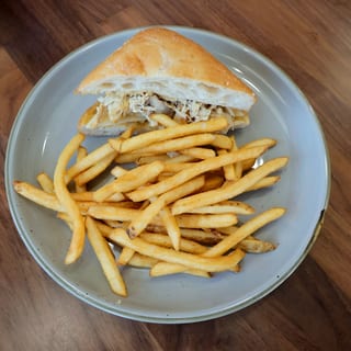 Kids Pulled Chicken Half Sandwich with Fries